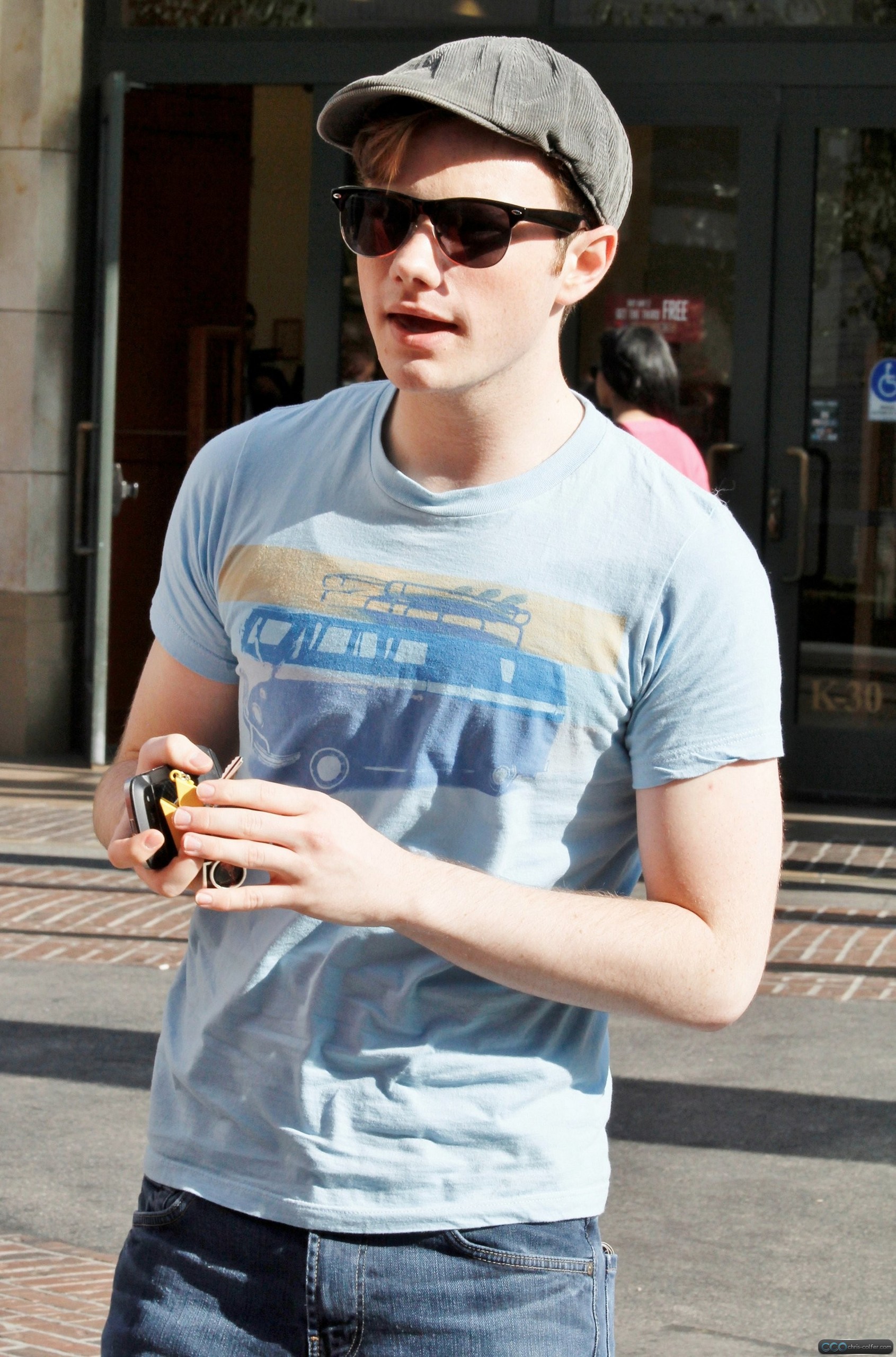 صور أبطال مسلسل glee Shopping-at-the-Grove-July-02-2012-chris-colfer-31338329-1691-2560