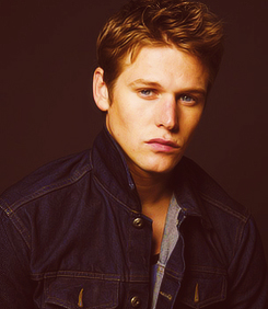 Мат Донован Zach-Roerig-zach-roerig-31811135-245-282