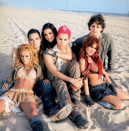 RBD galerija slika - Page 4 Celestial-Photoshoot-rbd-band-32007954-445-450