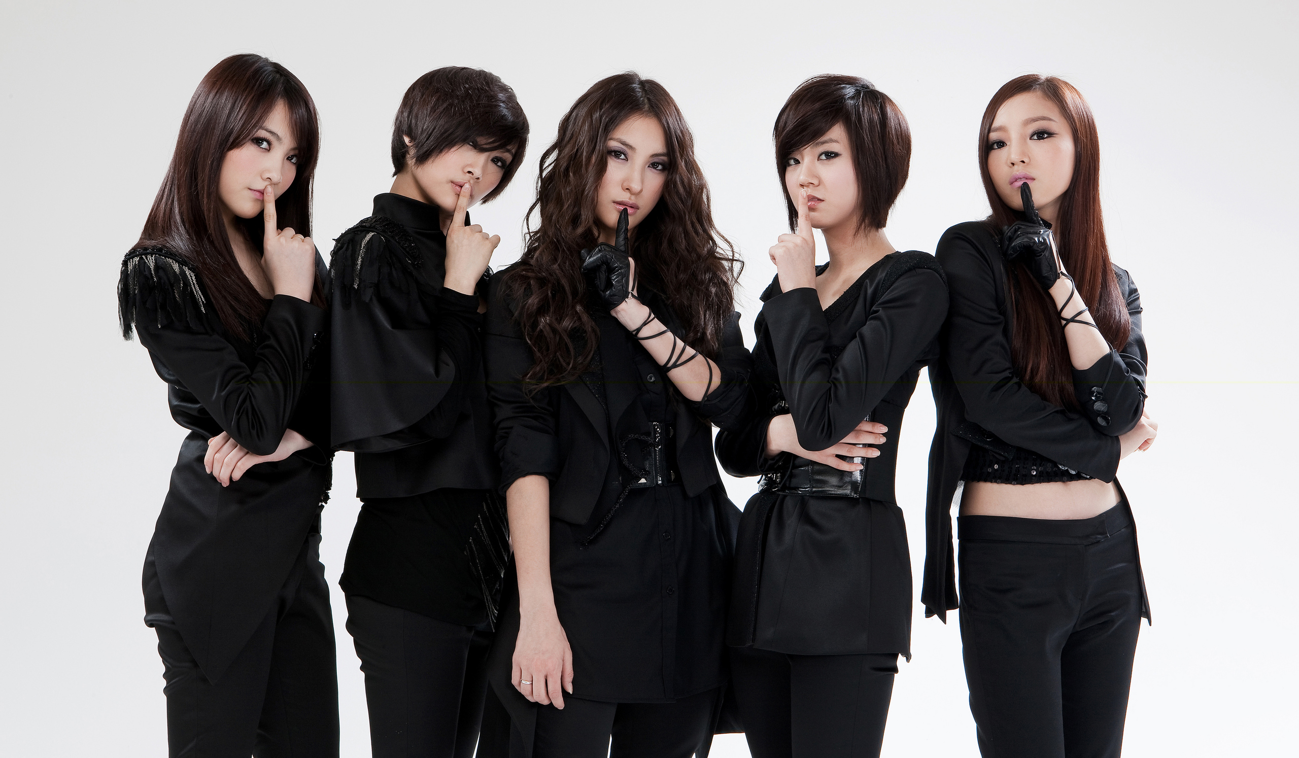 Kara KARA-wall-kpop-4ever-32060618-2560-1494