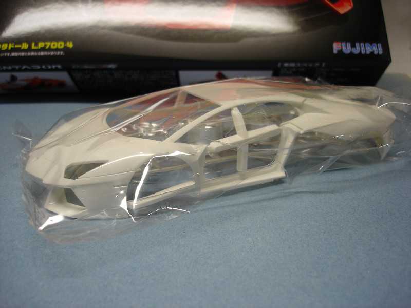 2011 Lamborghine Aventador par Fujimi DSC02558vi-vi