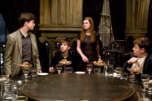 Jeu des images (version HP) - Page 13 Harry-Ginny-harry-and-ginny-32663842-500-333