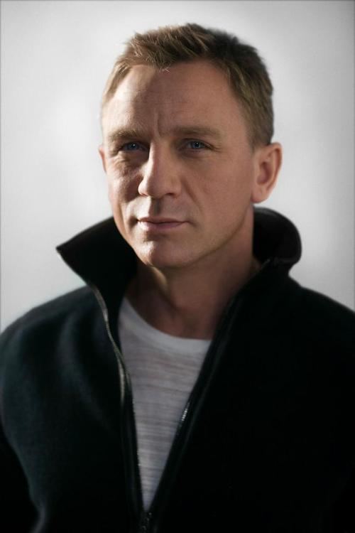 Asile des trop folles fans de CSI ... - Page 34 Daniel-Craig-daniel-craig-33189114-500-750