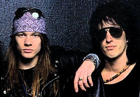 Izzy Stradlin, nuevas noticias sobre la oferta que recibió para unirse a Guns N´Roses. Izzy-and-Axl-guns-n-roses-34199340-475-330