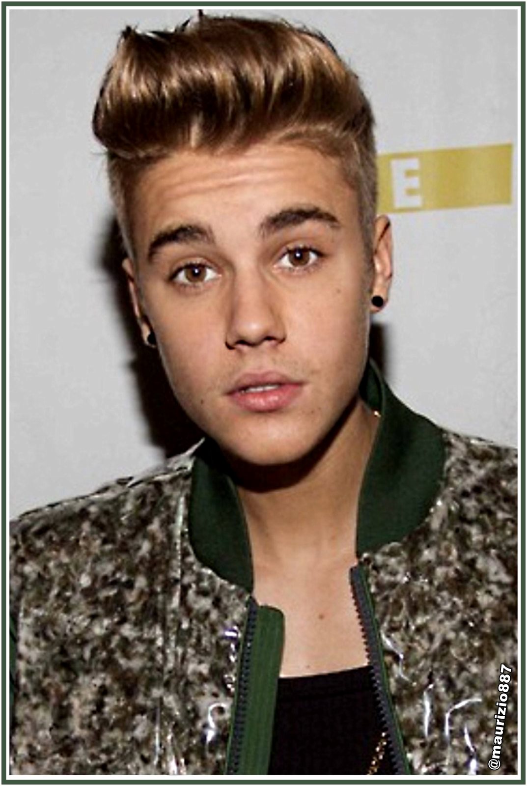 NEw Bieberpics <3 - Seite 7 Justin-bieber-Meet-greet-St-Petersburg-Russia-April-28th-2013-justin-bieber-34361716-1073-1600