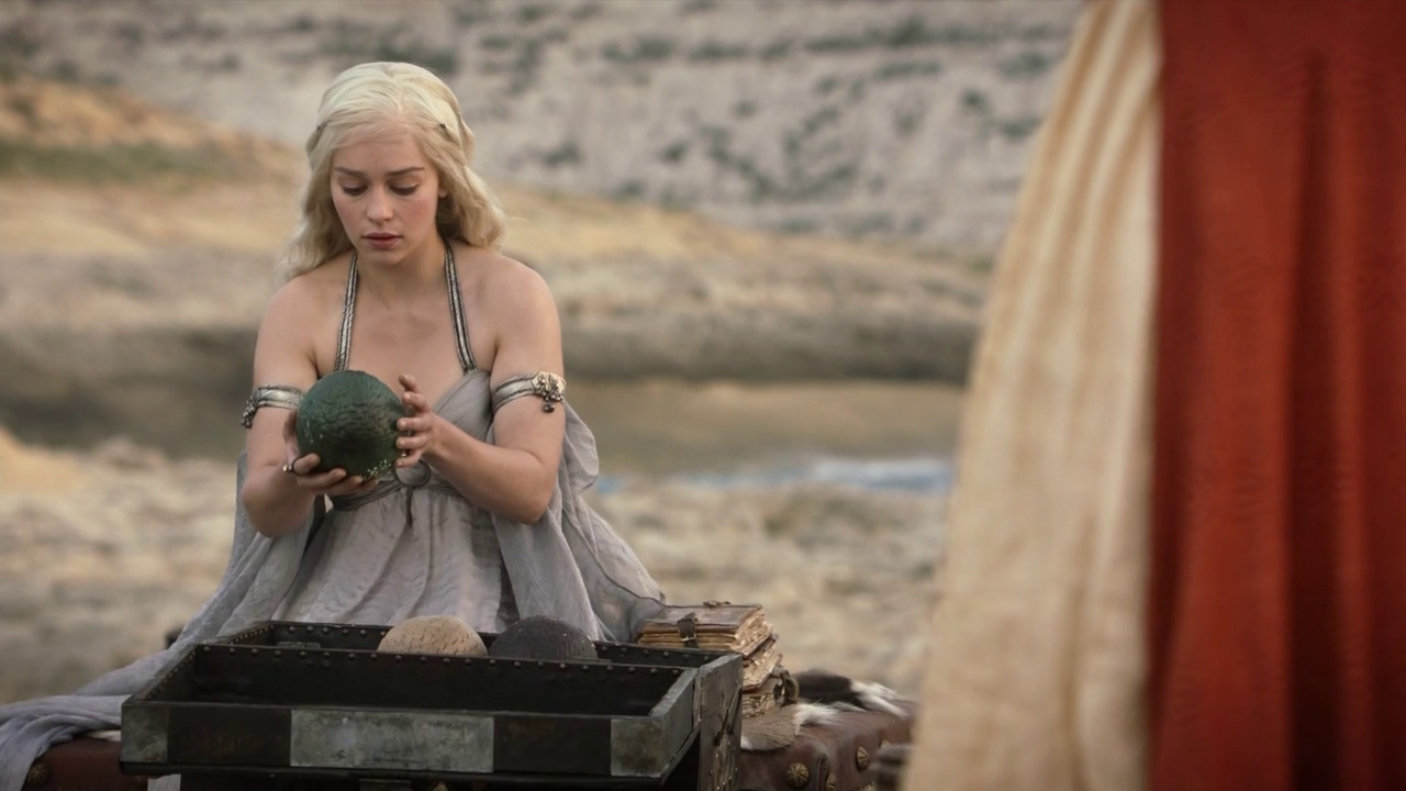 1X01, Se acerca el Invierno Daenerys-Targaryen-1x01-Winter-is-Coming-daenerys-targaryen-34831707-1280-720