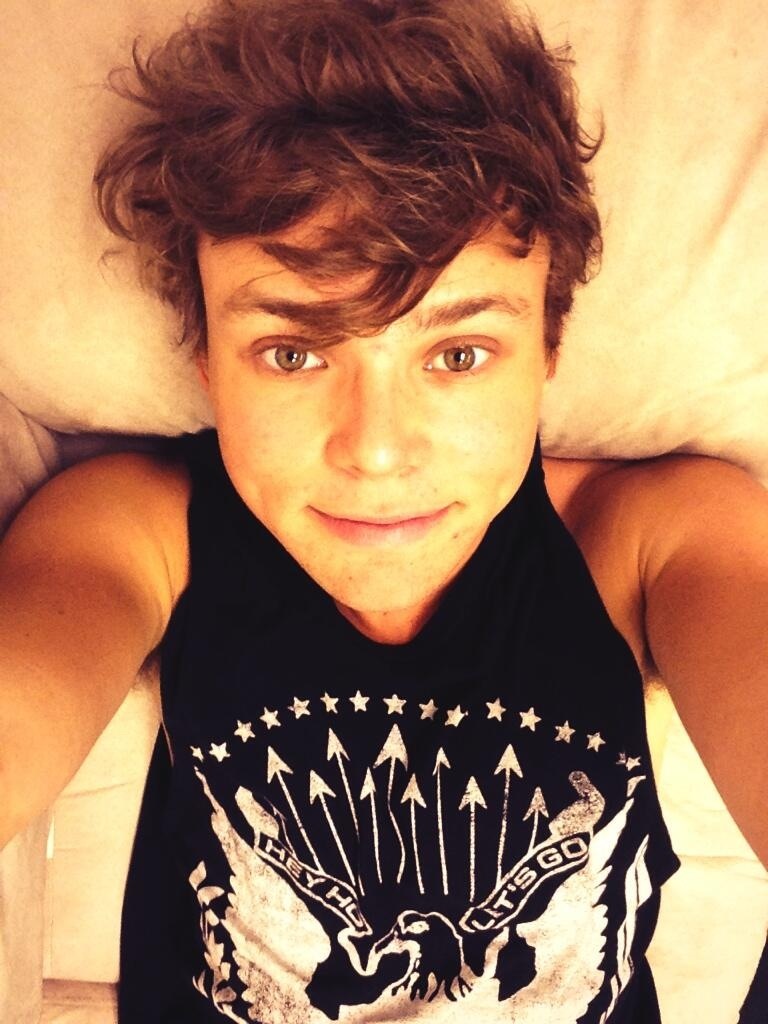 ¿Por que lo hiciste así?Liam y tu.     RESULTADOS - Página 6 Ash-ashton-irwin-35200508-768-1024