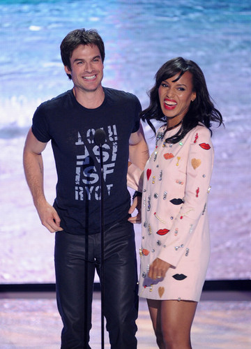 Актьорите на наградите Teen Choice 2013 Teen-Choice-Awards-2013-ian-somerhalder-35277658-360-500