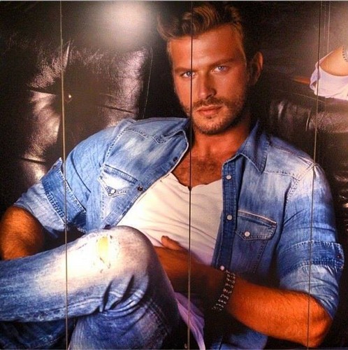 Kivanç Tatlitug - Pagina 5 Mavi-Jeans-2013-2014-kivanc-tatlitug-35543178-498-500