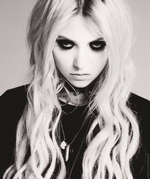 Physique et Ascendant - Page 12 Taylor-Momsen-image-taylor-momsen-36335729-500-596