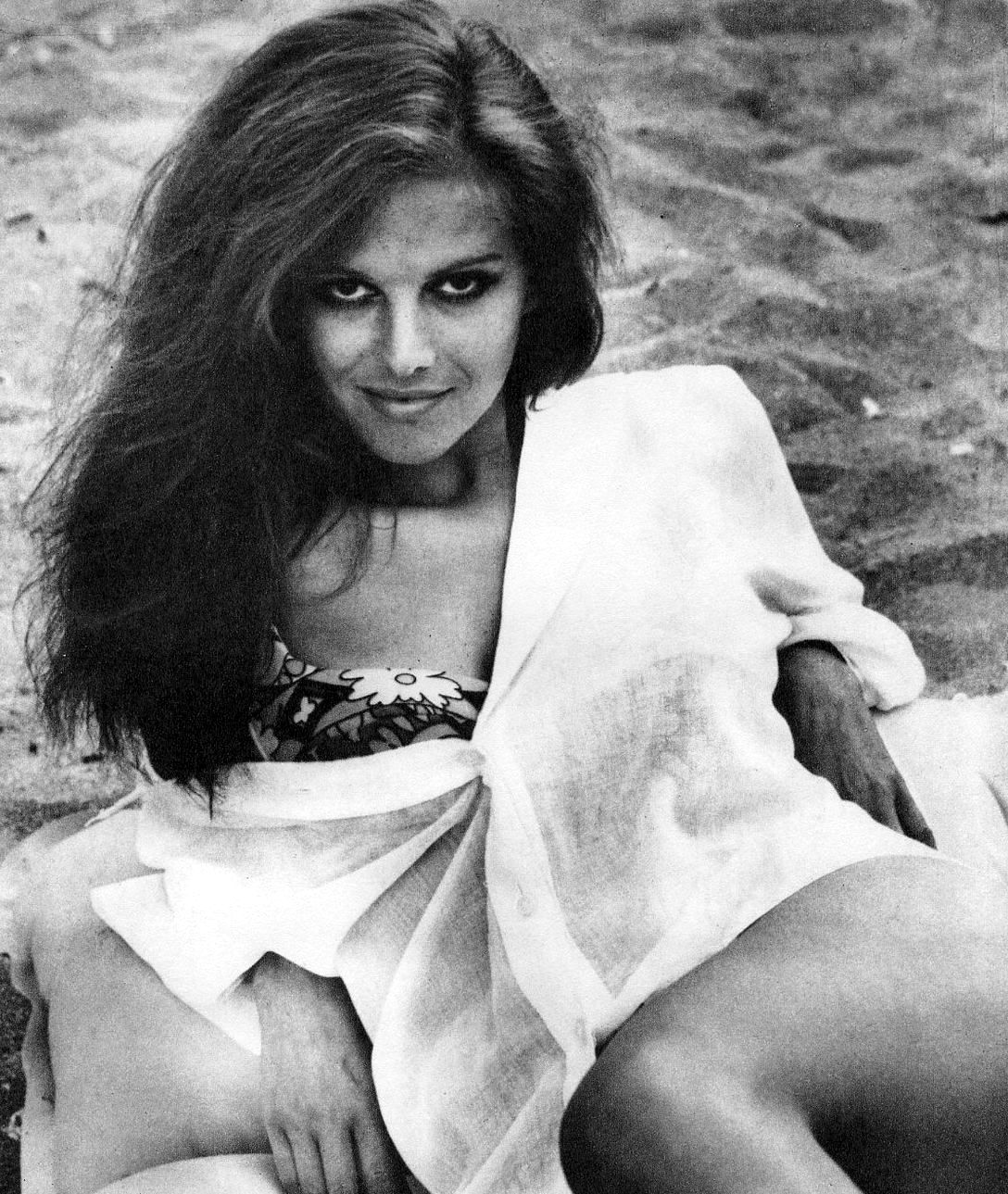 Vintage celebrity drool Claudia-Cardinale-image-claudia-cardinale-36696159-1088-1289