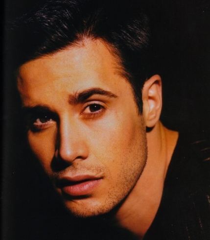 Recopilo y Medio Modifico XD Freddie-Prinze-Jr-image-freddie-prinze-jr-36645146-429-490