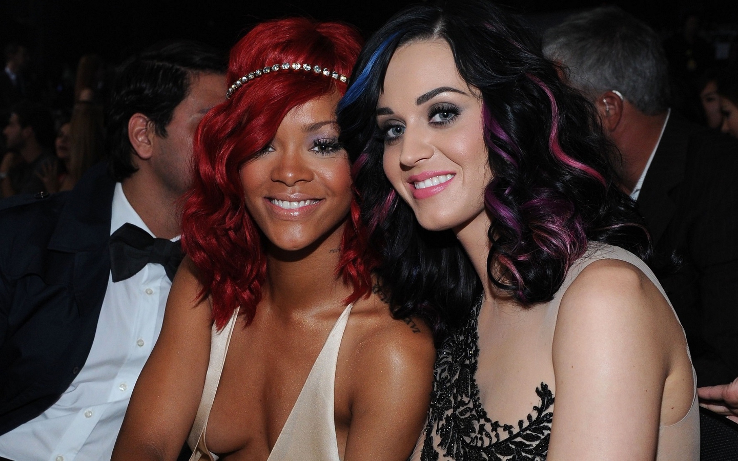 Rihanna    - Página 7 Rihanna-and-Katy-Perry-MTV-VMA-katy-perry-and-rihanna-37013510-1440-900