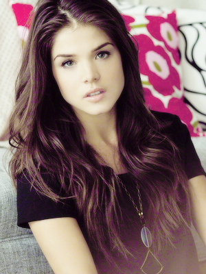 Nicolettas Relations Marie-Avgeropoulos-marie-avgeropoulos-37955599-300-400