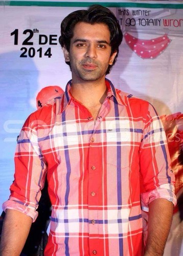 بارون سوبتي B-S-A-S-R-barun-sobti-39084259-358-500