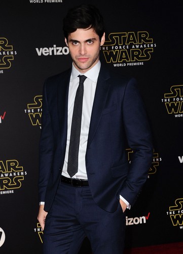 Topic commun - Page 4 Star-Wars-The-Force-Awakens-World-Premiere-matthew-daddario-39131109-361-500