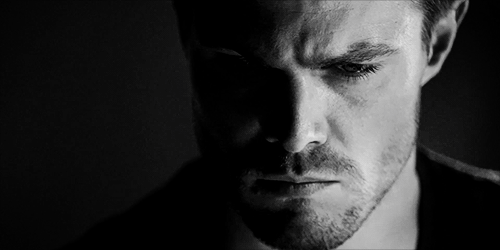 (M) Stephen Amell + how to save a life  Oliver-Queen-arrow-39753324-500-250