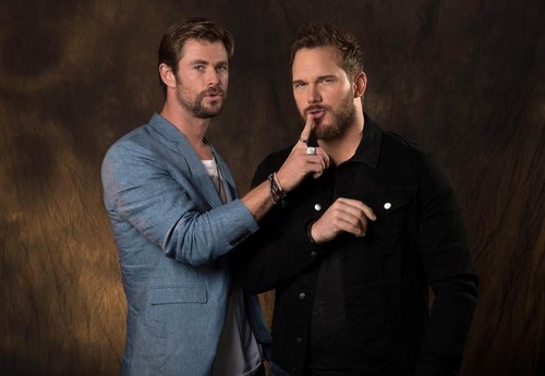 ¿Cuánto mide Chris Pratt? - Altura - Real height Avengers-Chris-Hemsworth-and-Chris-Pratt-USA-Today-photoshoot-the-avengers-41318791-500-345