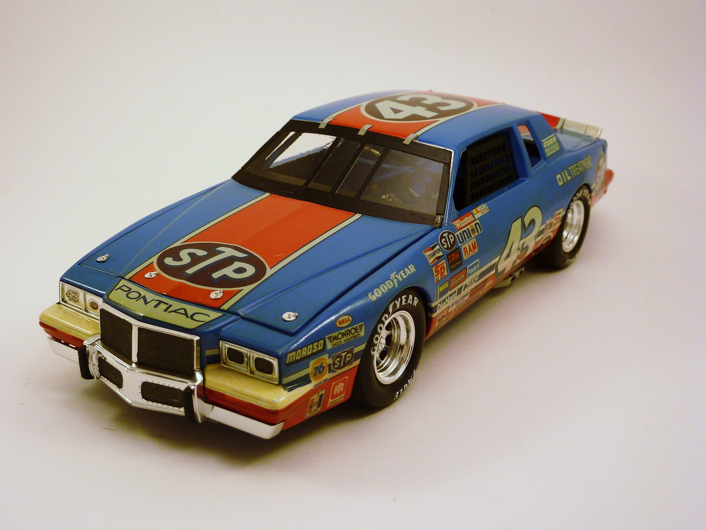 Pontiac Grand prix nascar 1983 R Petty PontiacRpetty002-vi