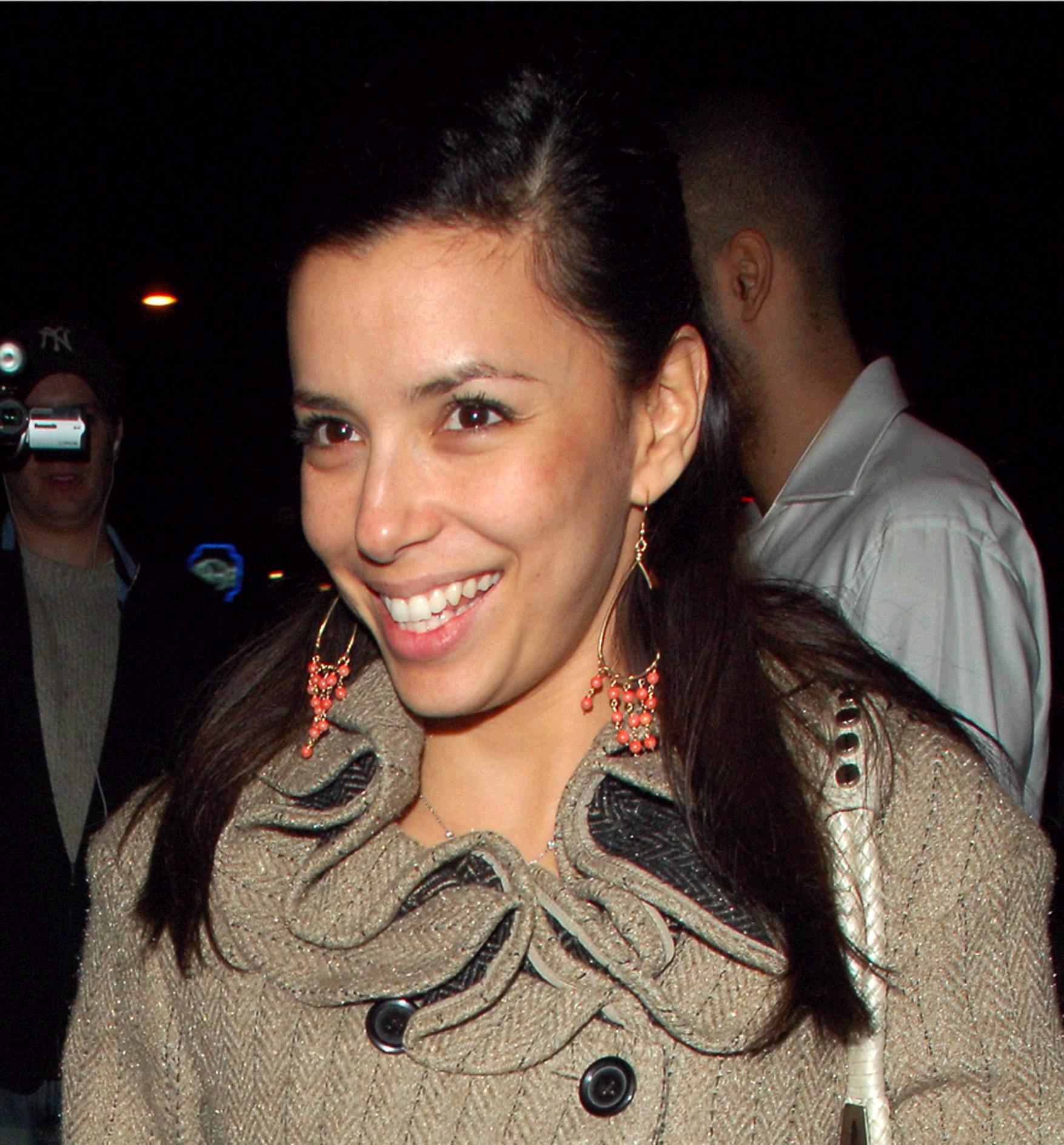 Comment trouvez-vous Eva Longoria sans maquillage ? 2jzpe21y