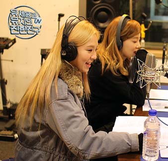 [PIC][16-01-2013]TaeYeon, Tiffany, HyoYeon, YuRi @ MBC FM4U "Yoo Seyoon & Muzie's ChinChin" Uvbf00130117000545bestfriend10