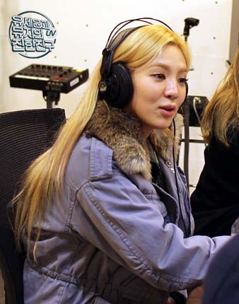 [PIC][16-01-2013]TaeYeon, Tiffany, HyoYeon, YuRi @ MBC FM4U "Yoo Seyoon & Muzie's ChinChin" Uvbf00130117000858bestfriend10