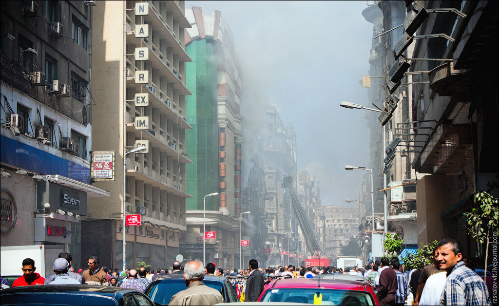 بالصور| مصورون روس يغافلون الحراس ويصعدون إلى قمة "خوفو" لالتقاط صور  0_8e7f0_5dc8f201_XXL