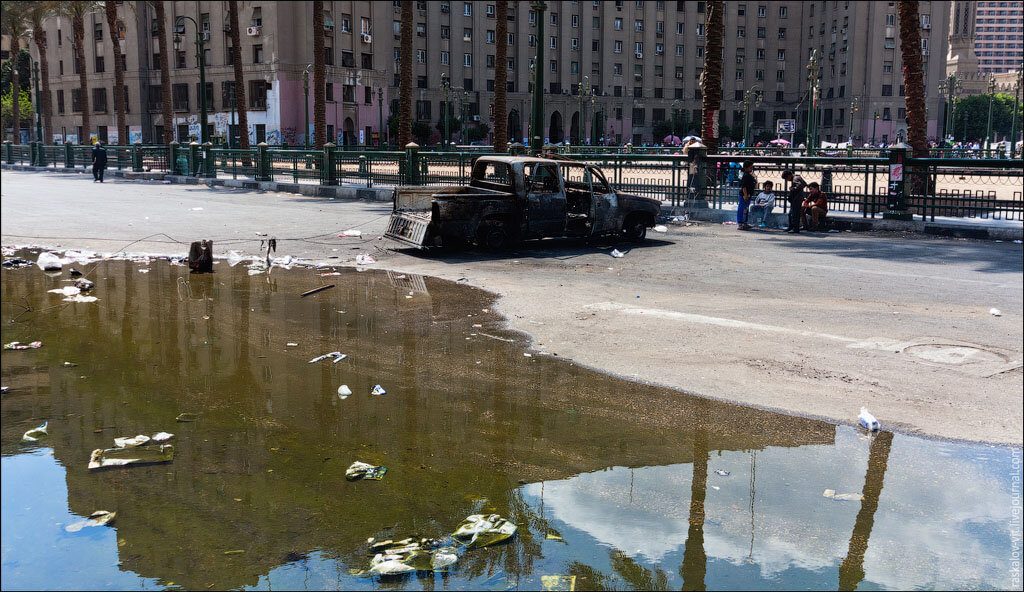 بالصور| مصورون روس يغافلون الحراس ويصعدون إلى قمة "خوفو" لالتقاط صور  0_8e7ef_b1d004ad_XXL