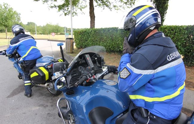 Maine-et-Loire: Contrôlé à 71 ans à 229 km/h sur l’autoroute 648x415_illustration-gendarmes-aire-repos-entre-rennes-nantes