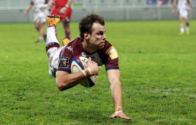  TOP14 - 16ème journée : UBB / Grenoble - Page 7 648x415_topshots-bordeaux-s-french-scrum-half-yann-lesgourgues-scores-a-try-that-is-then-cancelled-during