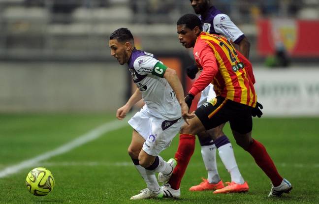 - Un nouveau cycle débute dans la ville rose - - Page 7 648x415_capitaine-tfc-adrien-regattin-tente-conserver-ballon-devant-lensois-ludovic-baal-lors-match-ligue-1-entre-lens-toulouse-14-mars-2015-amiens