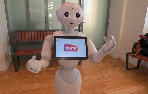 france - SNCF: Un robot humanoïde pour renseigner les voyageurs en Pays de la Loire 515x330_robot-pepper-gare-nort-erdre-mercredi-9-decembre-2015