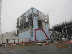 Fukushima s’enfonce-t-il ? Fukushima_penche-4b3ed