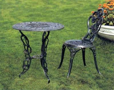 تصاميم كراسي حديد روعة Cast_Iron_Garden_Decor