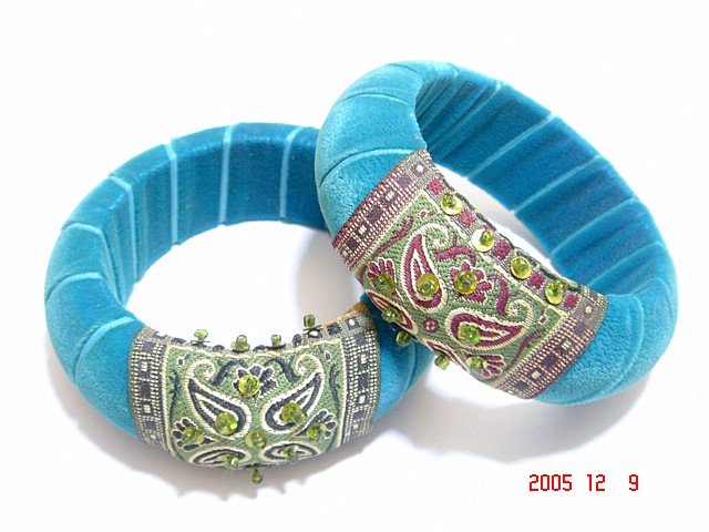 اكسسوار للبنات Bangle_Velvet_Wrapped