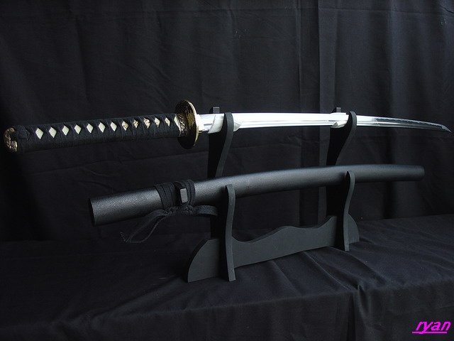 Jutsu e Arma própria de Karyuu Black_JP_Sword_Katana_HandForged_Blade_Can_Chop_Iron