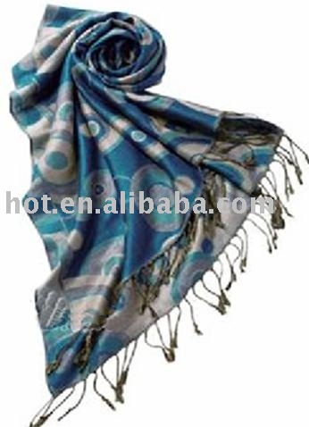 EL HILO DE LOS CUMPLEAÑOS - Página 9 Lady_shawls_fashion_shawls_silk_scarves