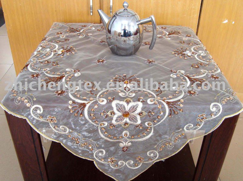 مفارش طاولات مطرزة بالخرز Beaded_tablecloth