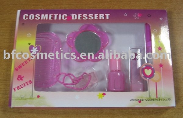 ميك اب للبنوتات Cosmetic_set