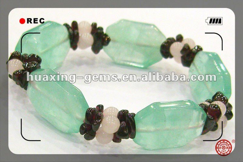 ممكن سوئل  Wholesale_Gemstone_Hamsa_Hand_Bracelet_Made_Of_Green_Fluorite