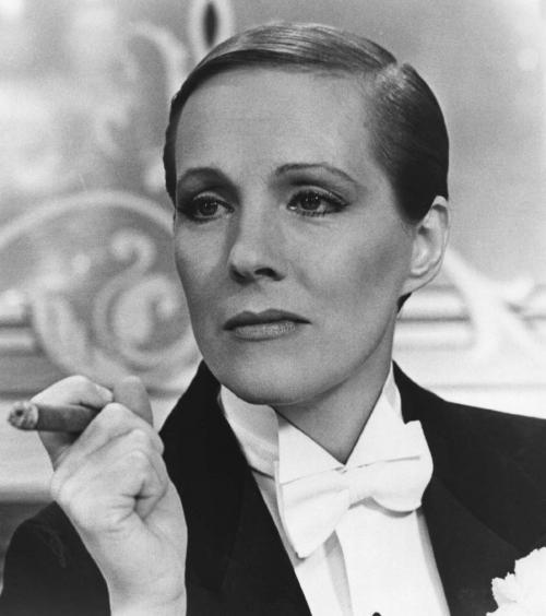 ¿Con quién te gustaría que saliera Lindsay Lohan? Encuesta Victor-victoria-julie-andrews_500