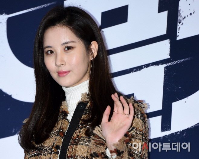 [PIC][01-11-2016]SeoHyun tham dự buổi công chiếu VIP của Movie "Split" vào tối nay 2016110101000170600008241