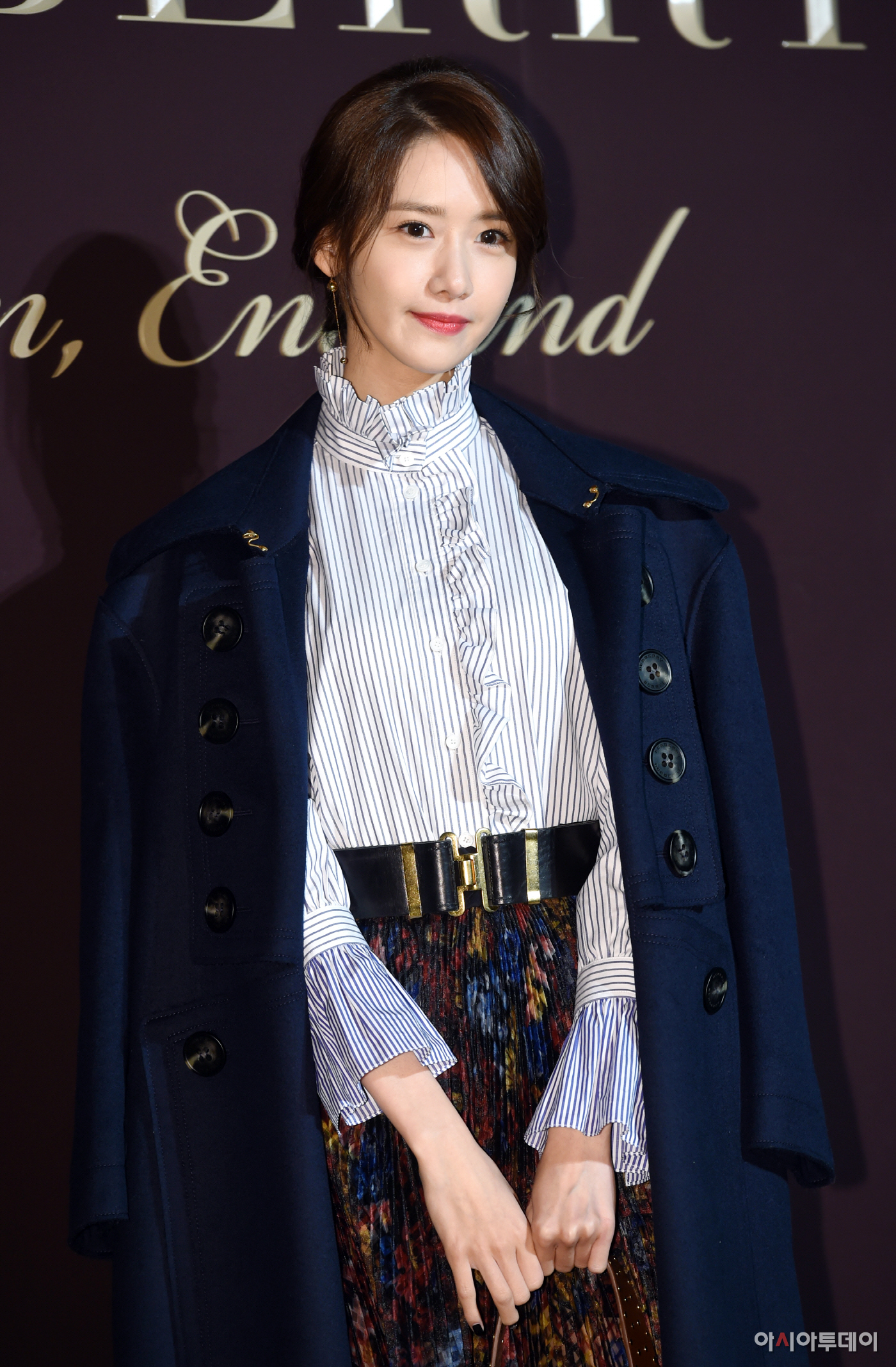 [PIC][29-11-2016]YoonA tham dự sự kiện "160th Anniversary BURBERRY 'THE TALE OF THOMAS BURBERRY'" tại Seoul Flagship Store vào tối nay 2016112901002929500200741