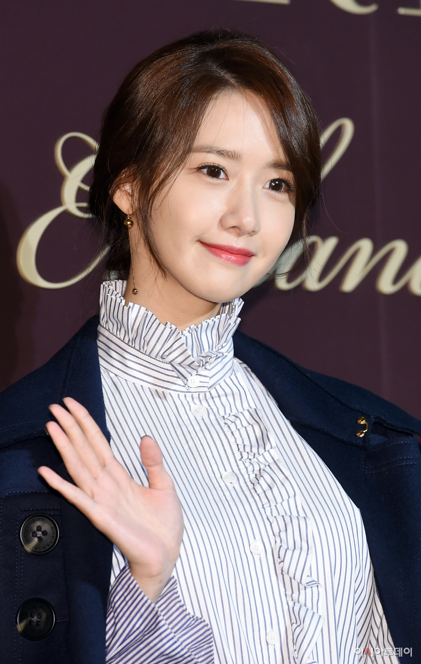 [PIC][29-11-2016]YoonA tham dự sự kiện "160th Anniversary BURBERRY 'THE TALE OF THOMAS BURBERRY'" tại Seoul Flagship Store vào tối nay 2016112901002933800201141