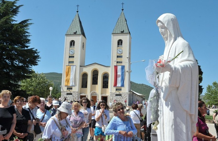 À MEDJUGORJE, l’évêque ne reconnaît pas les apparitions de la Vierge A-Medjugorje-25-2011_0_729_472