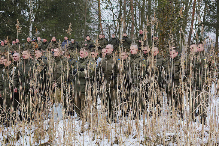 En France - Page 9 19-janvier-2016-soldats-Garde-nationale-ukrainienne-assistent-office-religieuxde-lEpiphanie-orthodoxe-militaire-Lviv-louest-lUkraine_2_729_487