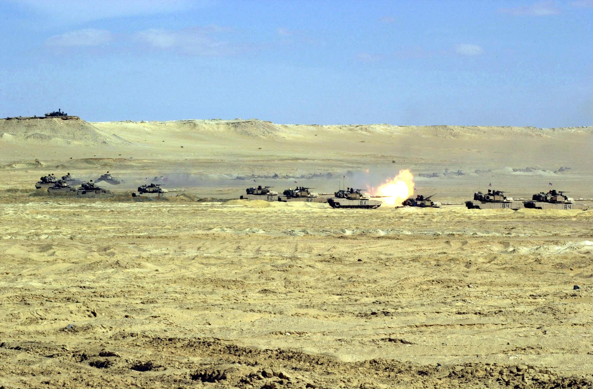 Bright Star مناورة النجم الساطع M1A1s%20from%201st%20Tank%20BN%2C%20during%20Exercise%20Bright%20Star%2001%203