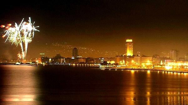 İzmir !! .. Onelastgoodbye13_izmir_yeni_yil_b