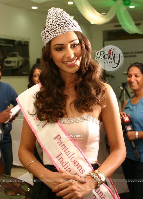 Hasleen Kaur (INDIA 2011) 134244-pantoloons-femina-miss-india-2011-hasleen-kaur-at-the-inaugurat