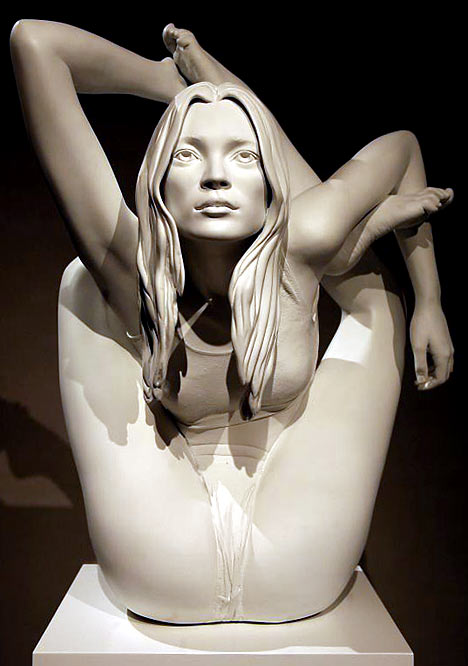 Kate Moss: ESCULTURAL!!!!! 3mossSPL_468x666